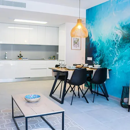 Iconic Sea Views Luxury Lejlighed